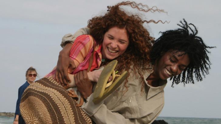 Roni Hadar (Sara) et Moshe Adebe (Schlomo adolescent) dans « Va, vis et deviens »